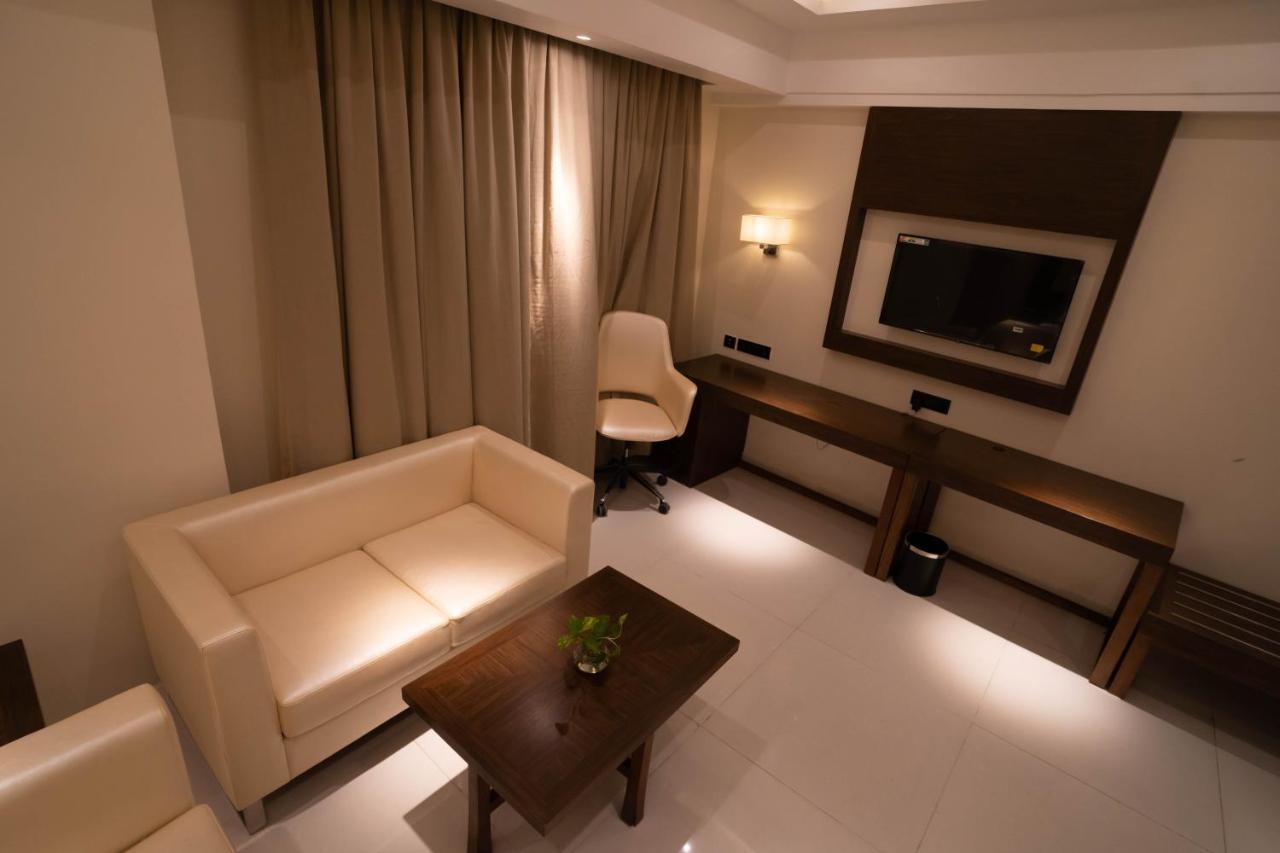 The Parkline Agartala Exterior foto