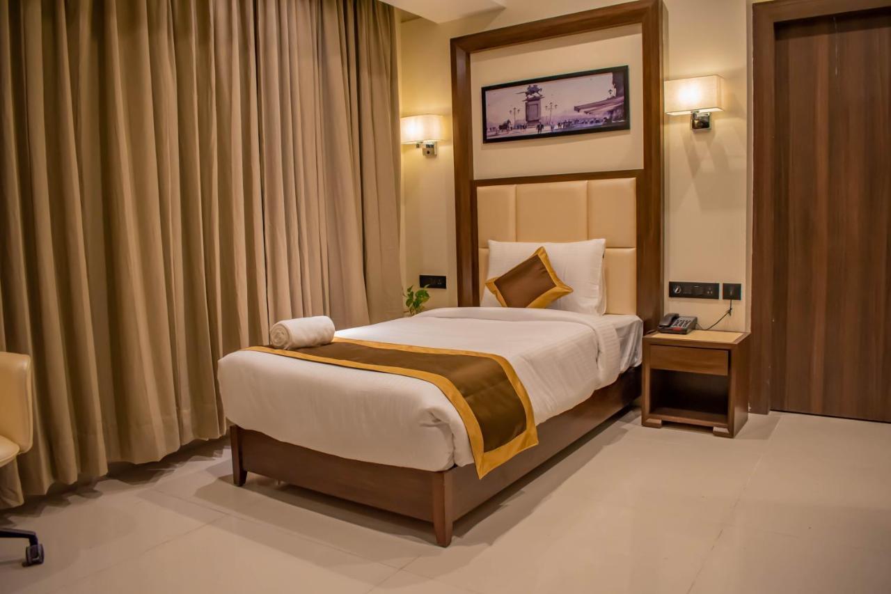 The Parkline Agartala Exterior foto